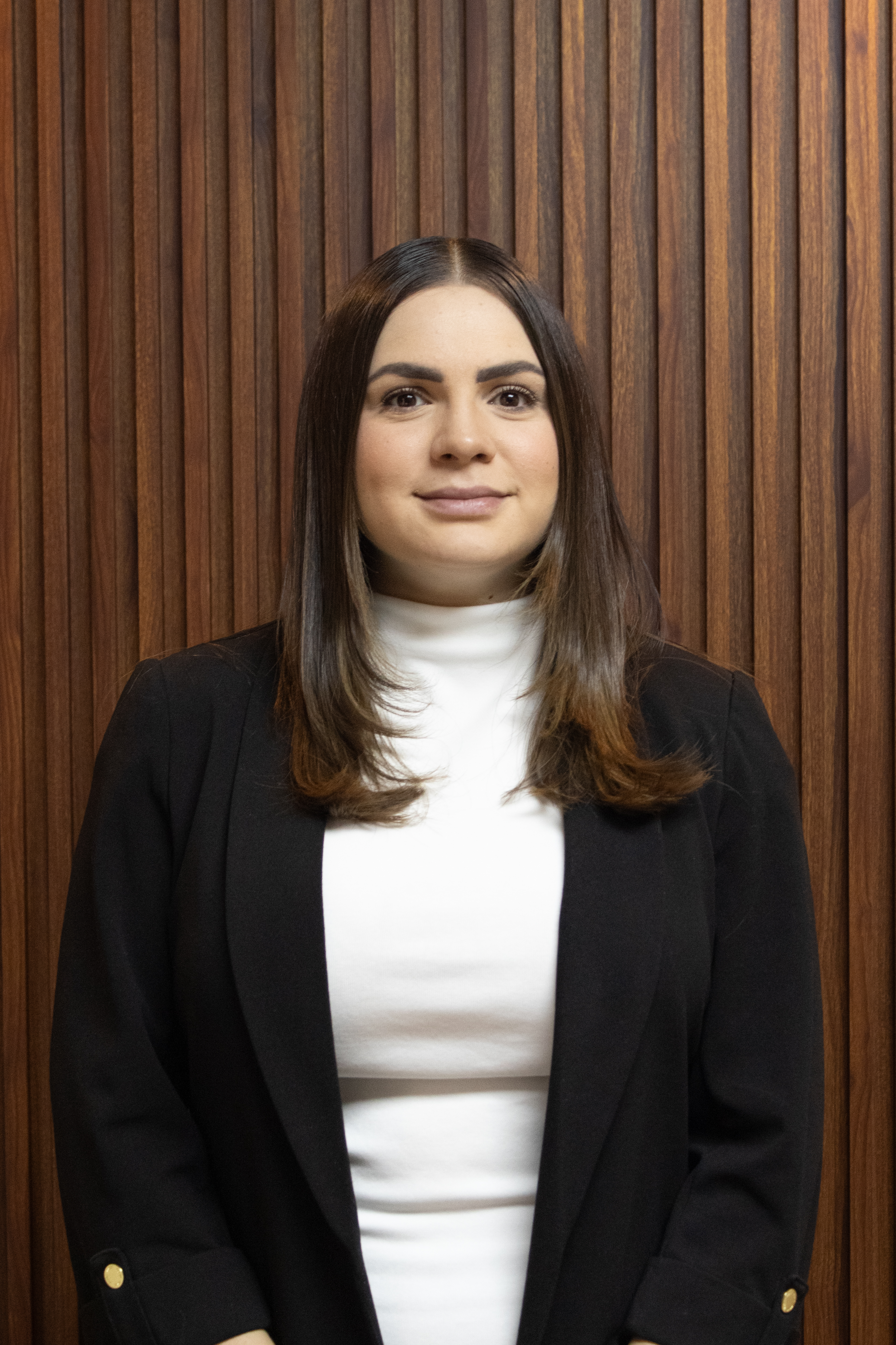 Diana Laura Olmos López - Administradora